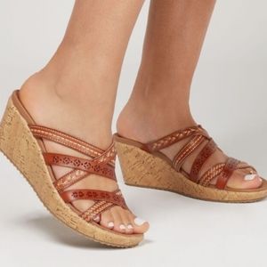 Skechers Luxe Foam Slippers/ size 6